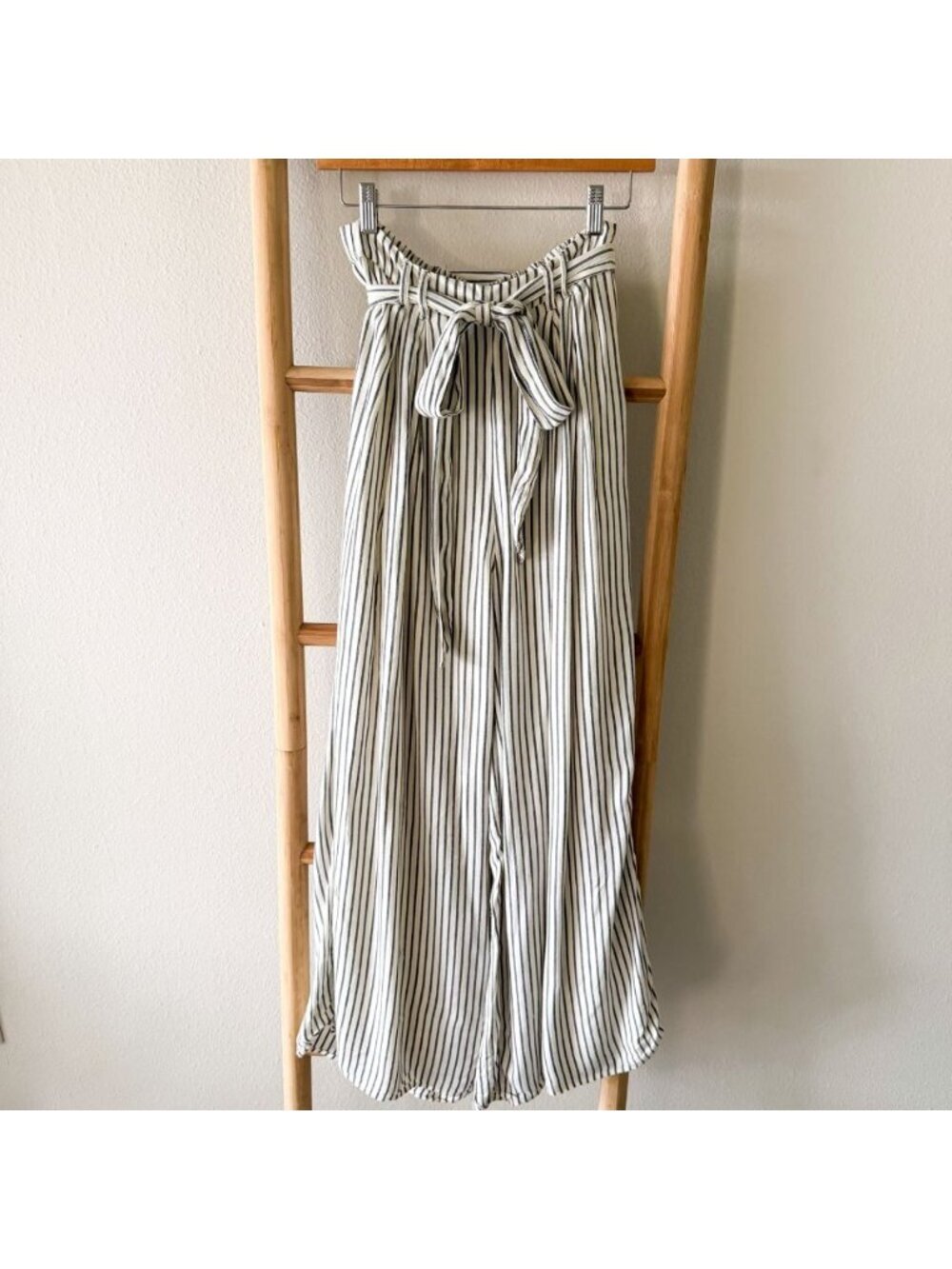 American Eagle Cream Gray Striped Wide Leg Paperbag Pants Women’s S